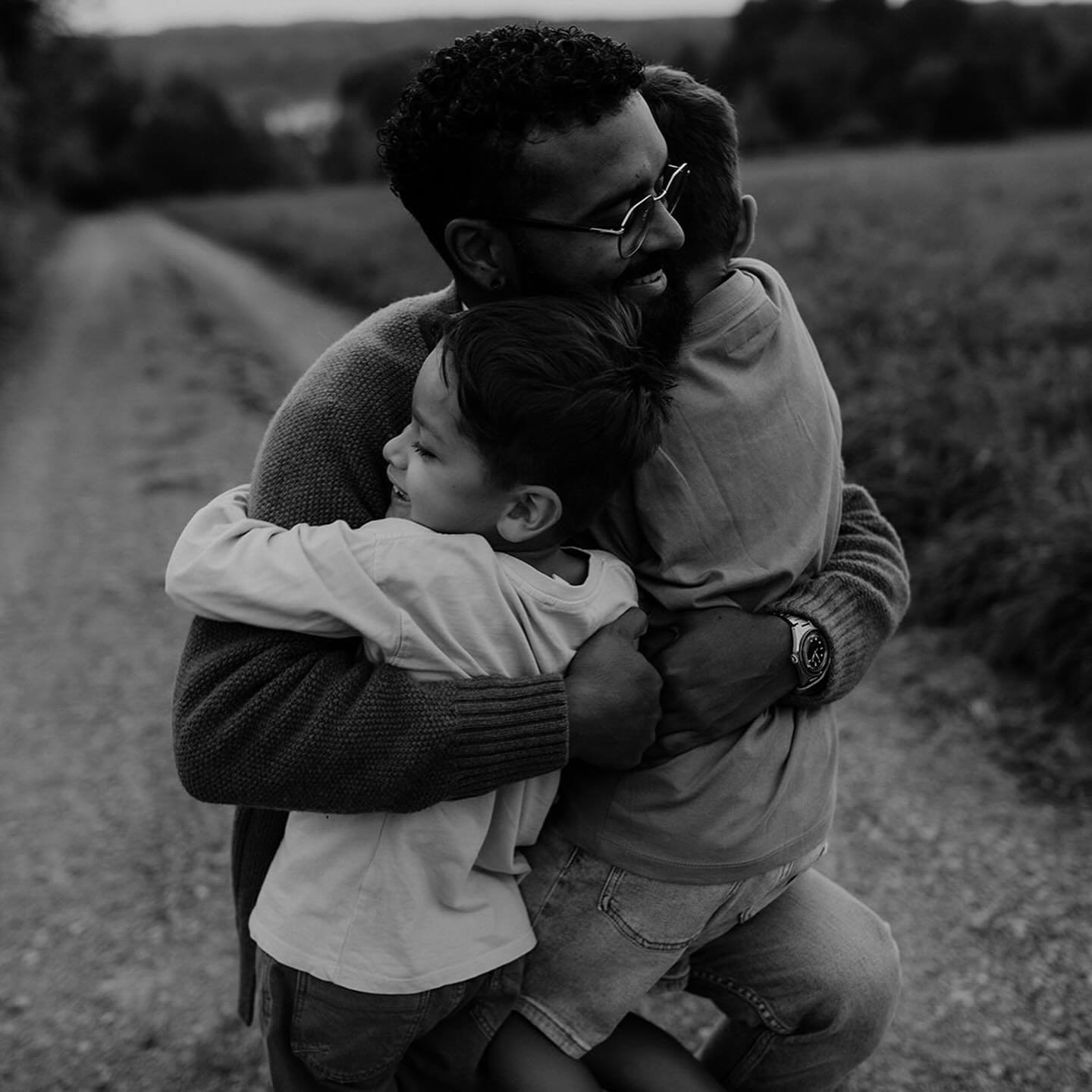 Happy Father&rsquo;s Day 🤍

#ottawaweddingphotographer #alexandriaweddingphotographer #cornwallweddingphotographer #montrealweddingphotographer #ottawafamilyphotography #ottawafamilyphotographer #alexandriafamilyphotographer #montrealfamilyphotograp