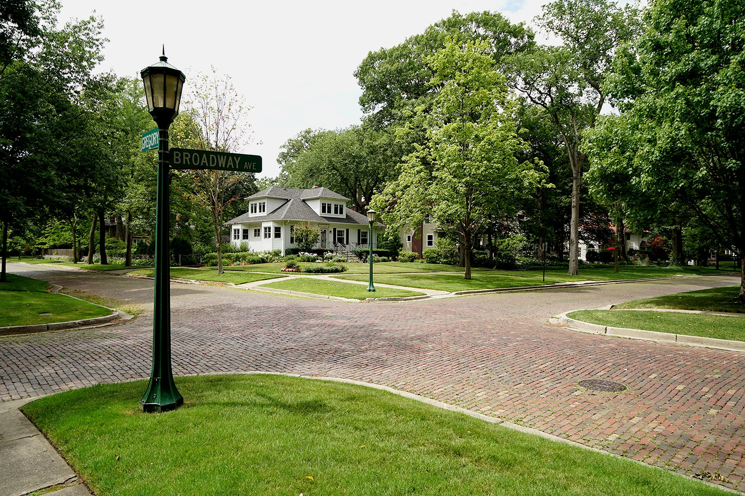 Gregory Avenue at Broadway Ave., 2016