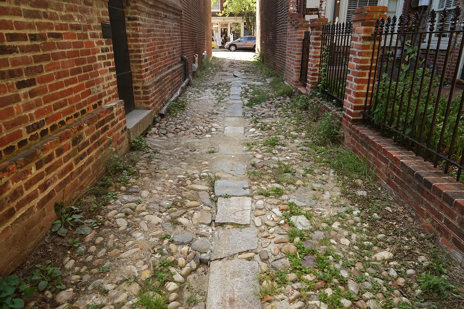 DSC02401_cobblestones_Alexandria VA_Wales Alley near Fairfax.jpg