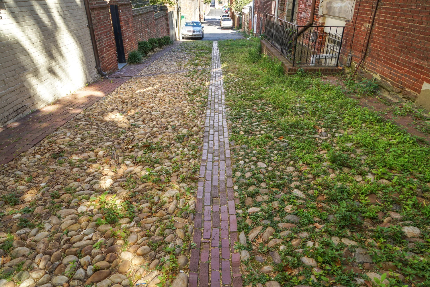 DSC02425_Alexandria_cobblesone_Thompsons Alley at Fairfax.jpg