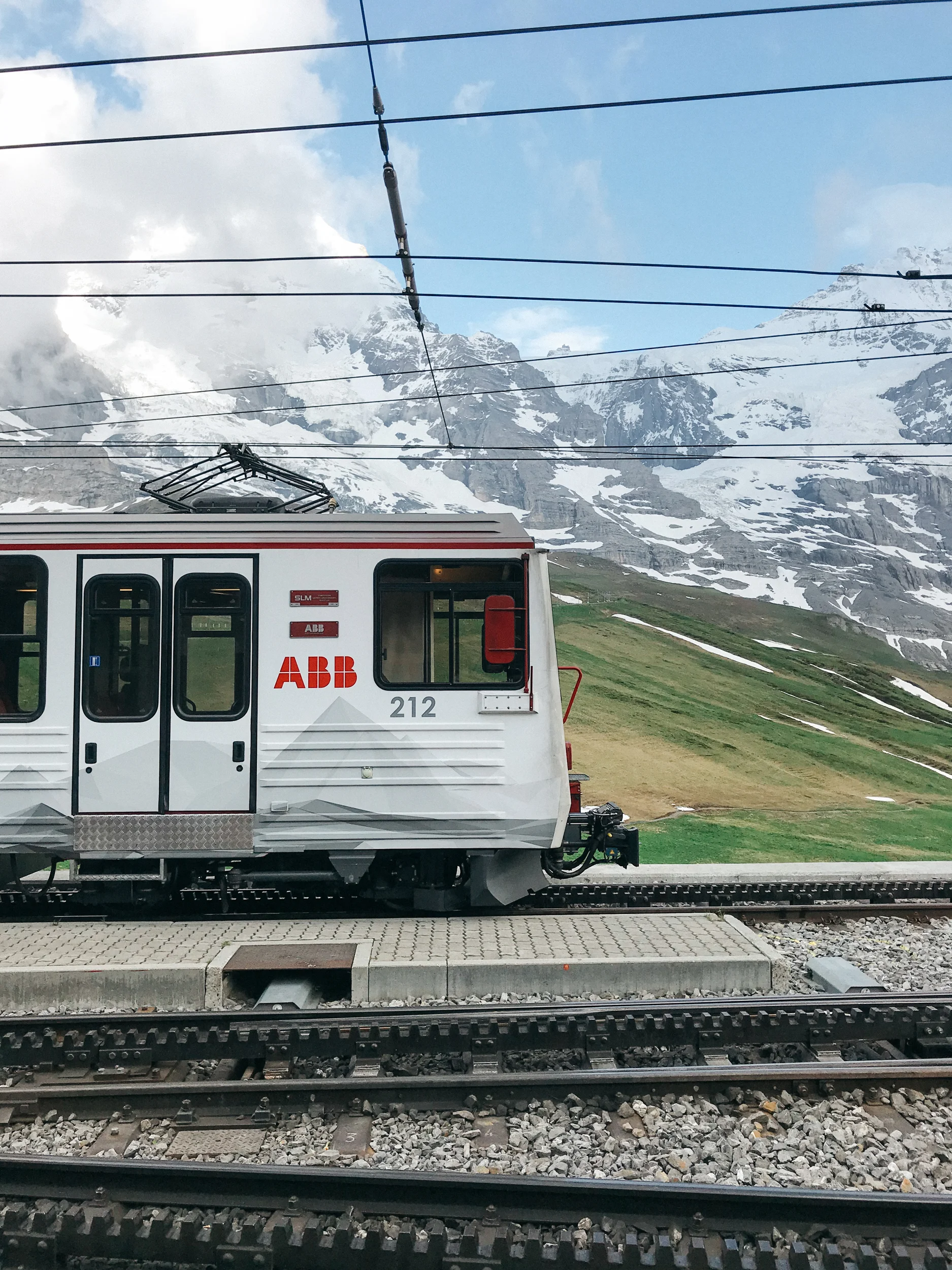 Transferring trains at Kleine Scheidegg