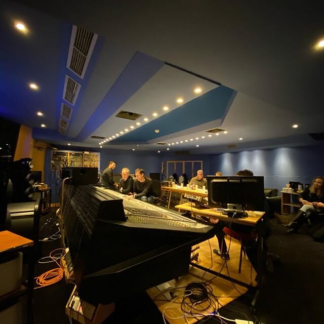 Back at @abbeyroadstudios 3 for some tunes with friends. Clem Clempson playing the &lsquo;58 Gold Top @stevepearcefunk &amp; Ronnie Leahy in the band. A few Jack Bruce stories were told.