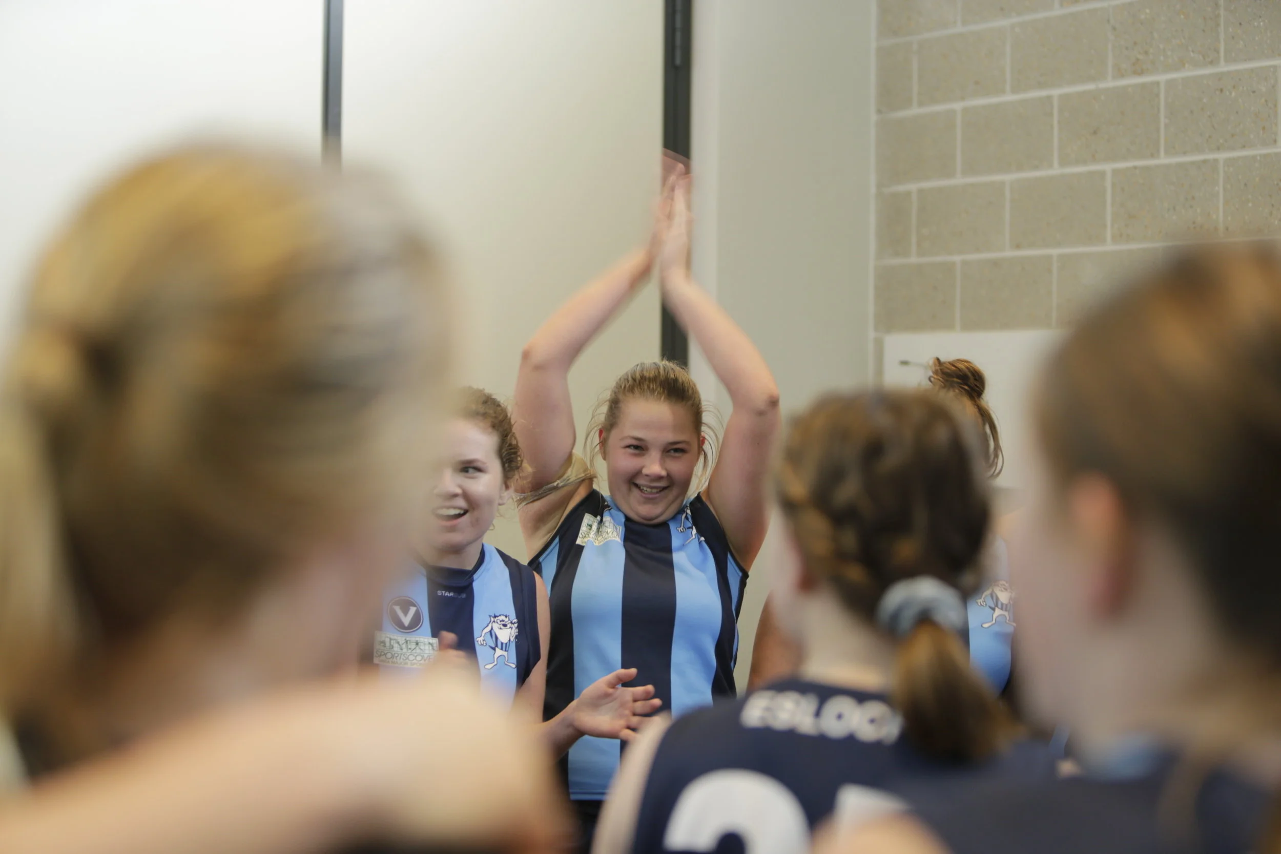 Animals 'swin' cements early top 4 position