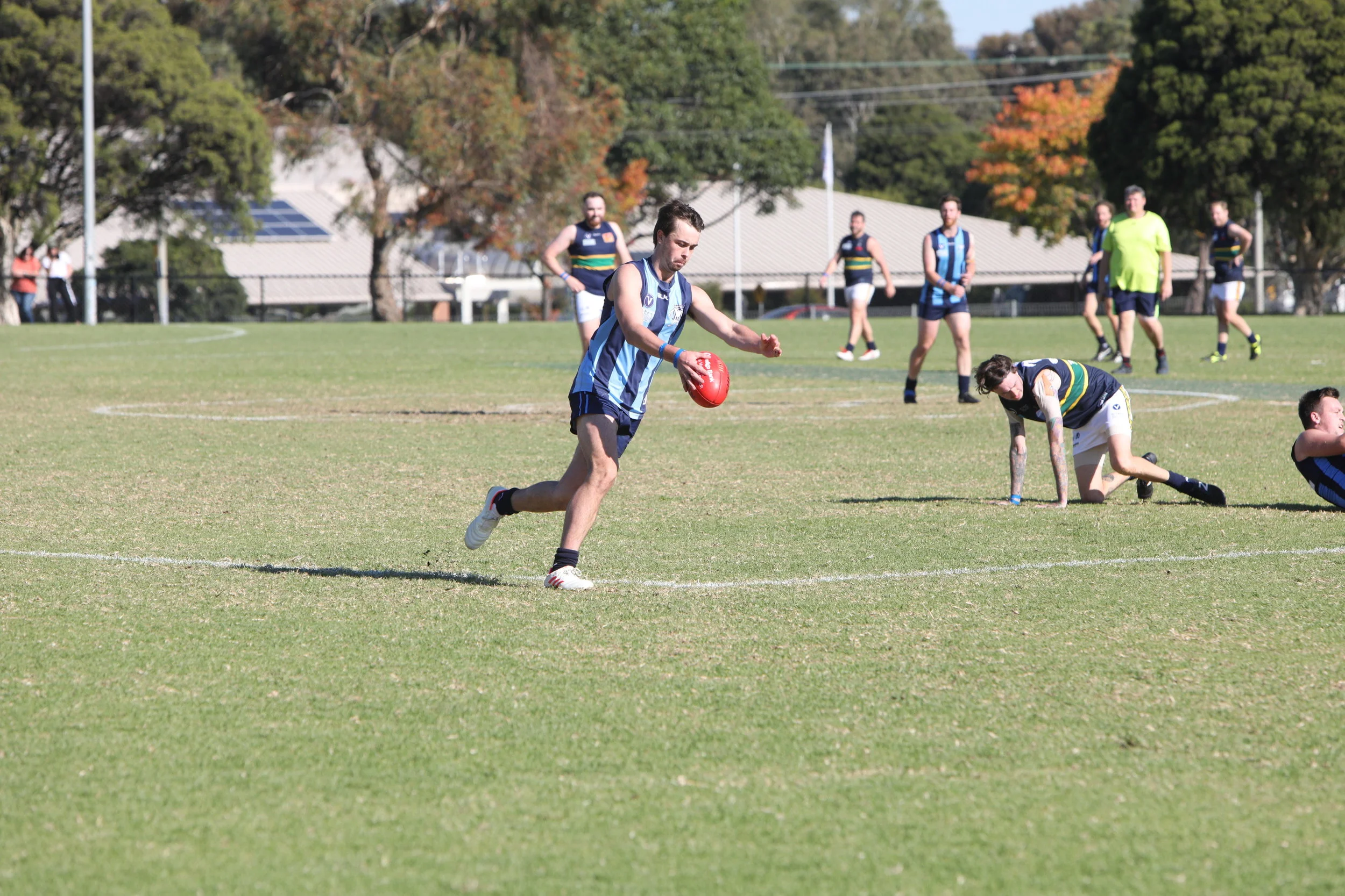 Ressies dominate, but 2nd half fadeout sinks Seniors