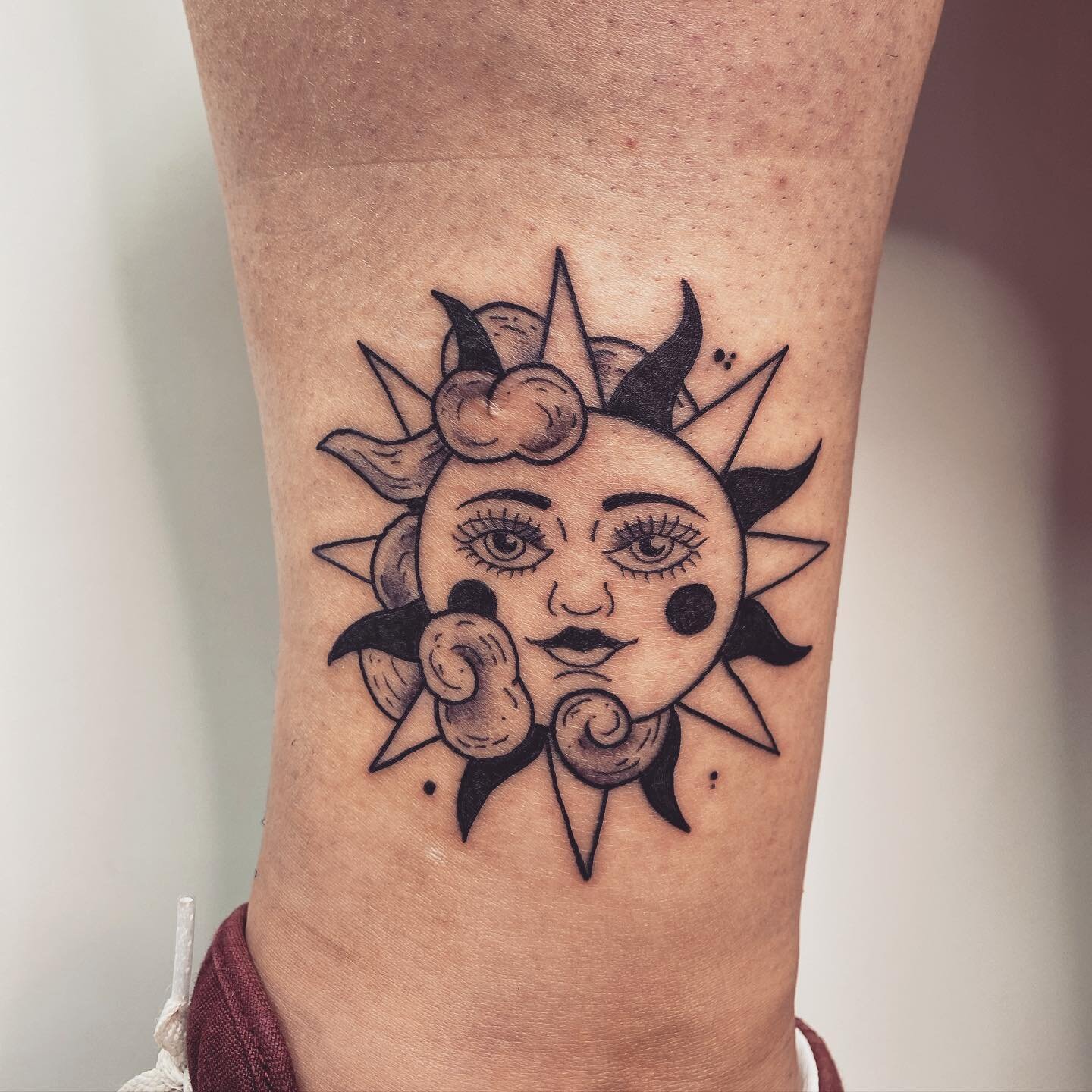 Little sun ☀️ 
Dm for bookings and enquiries 
Thanks @jess.morris.507 and @hannah.stollery for asking me it do your sister tattoos 
#sun #suntattoo #sister #sisterlove ##tattoo #tattoos #tattooideas #tattooed #tattoostyle #tattooist#tattooing #blackt