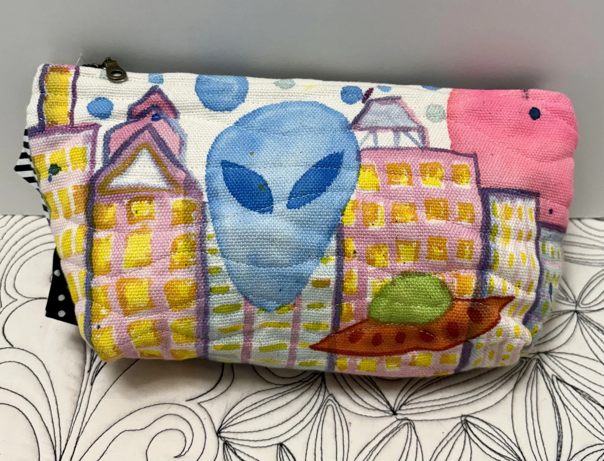 Alien Zipper Bag by Emma #8