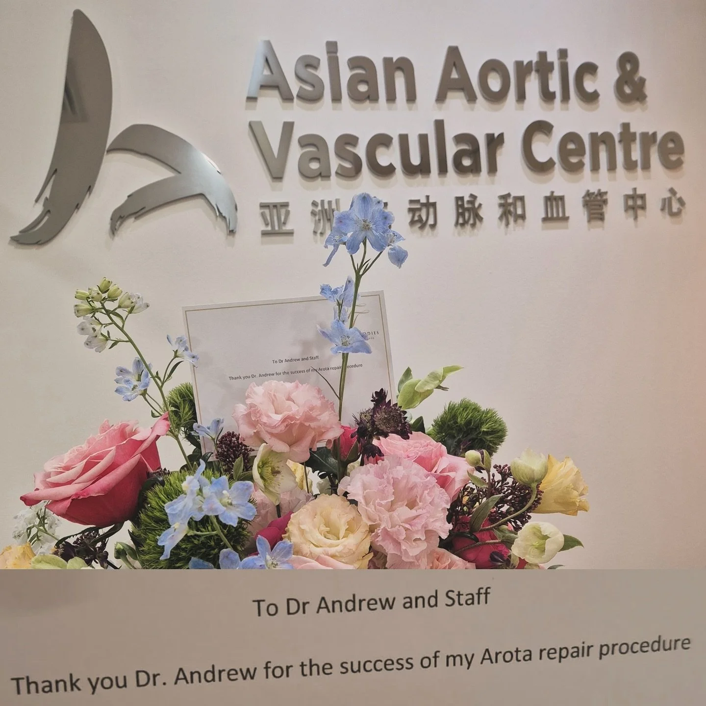 So grateful to receive this beautiful bouquet from one of our recent aortic patients. It truly is an honour and a privilege to be chosen to tend to their vascular and circulation health needs.
&bull;
@mountelizabethhospitals @aavcsg @tsiyun @joannean