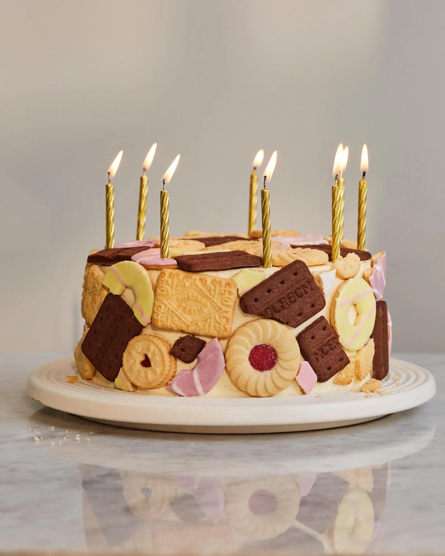 A celebration of Tea &amp; Cake szn&hellip; 

🍪 Mosaic Broken Biscuit Cake 
🍌 Banana Bread with Espresso Butter 
🌰 Praline Cake 
All from @bakingtheliberty&rsquo;s brilliant &lsquo;I&rsquo;ll Bake!&rsquo; 

📷: @lizziemayson 
📷 assist: @matthewha