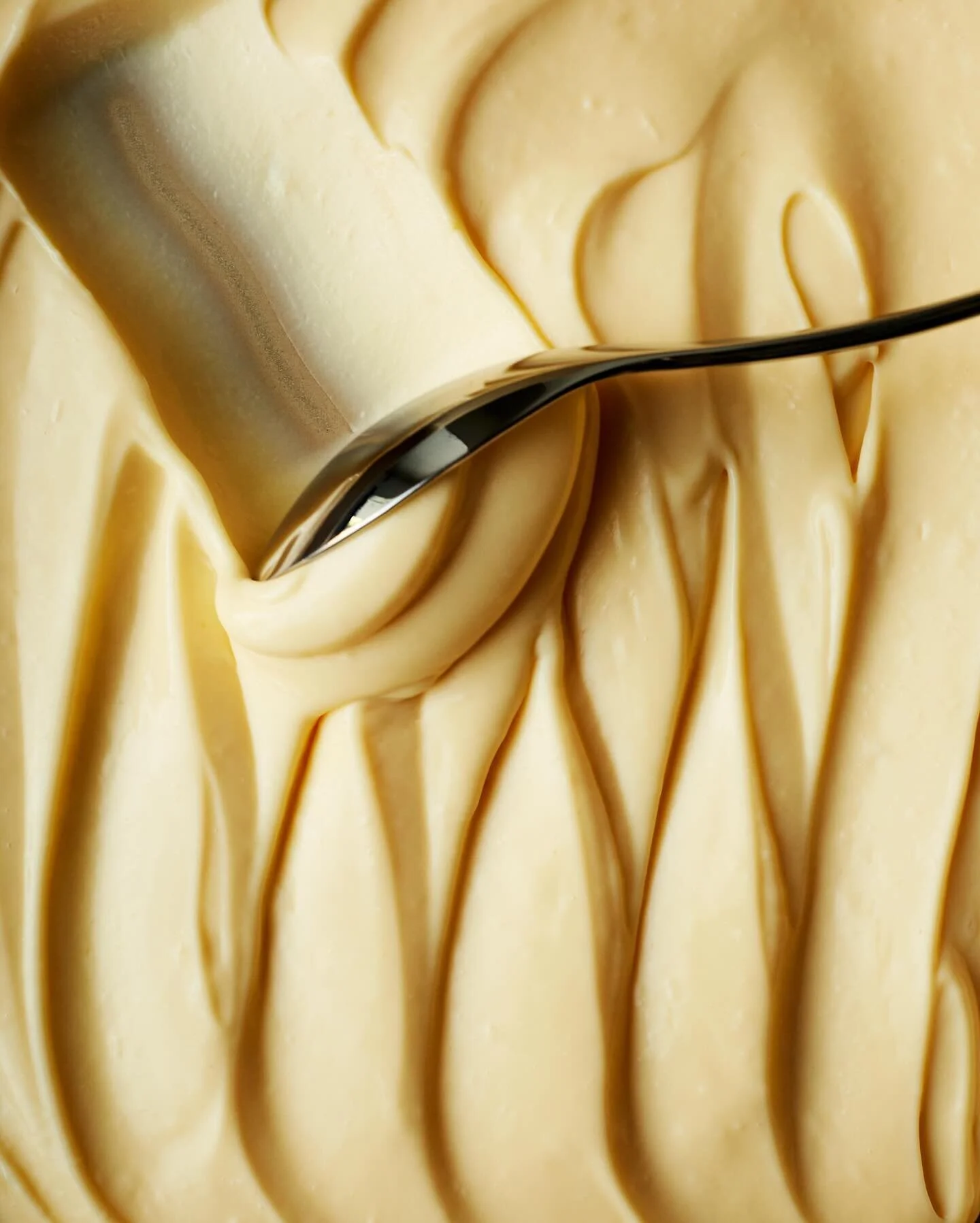 ✨Play with your food✨

The physics of food and its boundless textures are my whole buttery ❤️

🍋Pleats of Lemon Curd 
🍦Cloud-like Whipped Vanilla Ganache 
🍫Floofy Chocolate Swiss Meringue Buttercream 
🧂Folds of Salted Caramel 
🌰 Glassy Hazelnut 