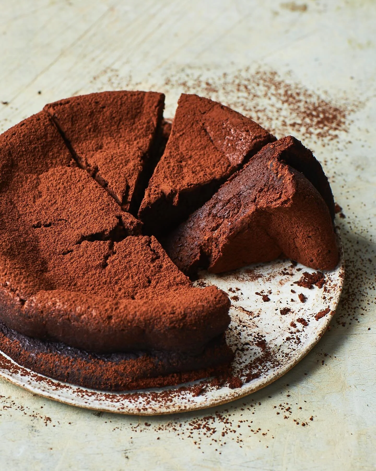 Chocolate szn in full swing&hellip; 
🍫 Flourless chocolate cake 
🍫Hot chocolate pudding with ice cream 
 Both from the lovely @bakingtheliberty&rsquo;s &lsquo;I&rsquo;ll Bake&rsquo;! 

📷 @lizziemayson 
🍽️ @louiewaller