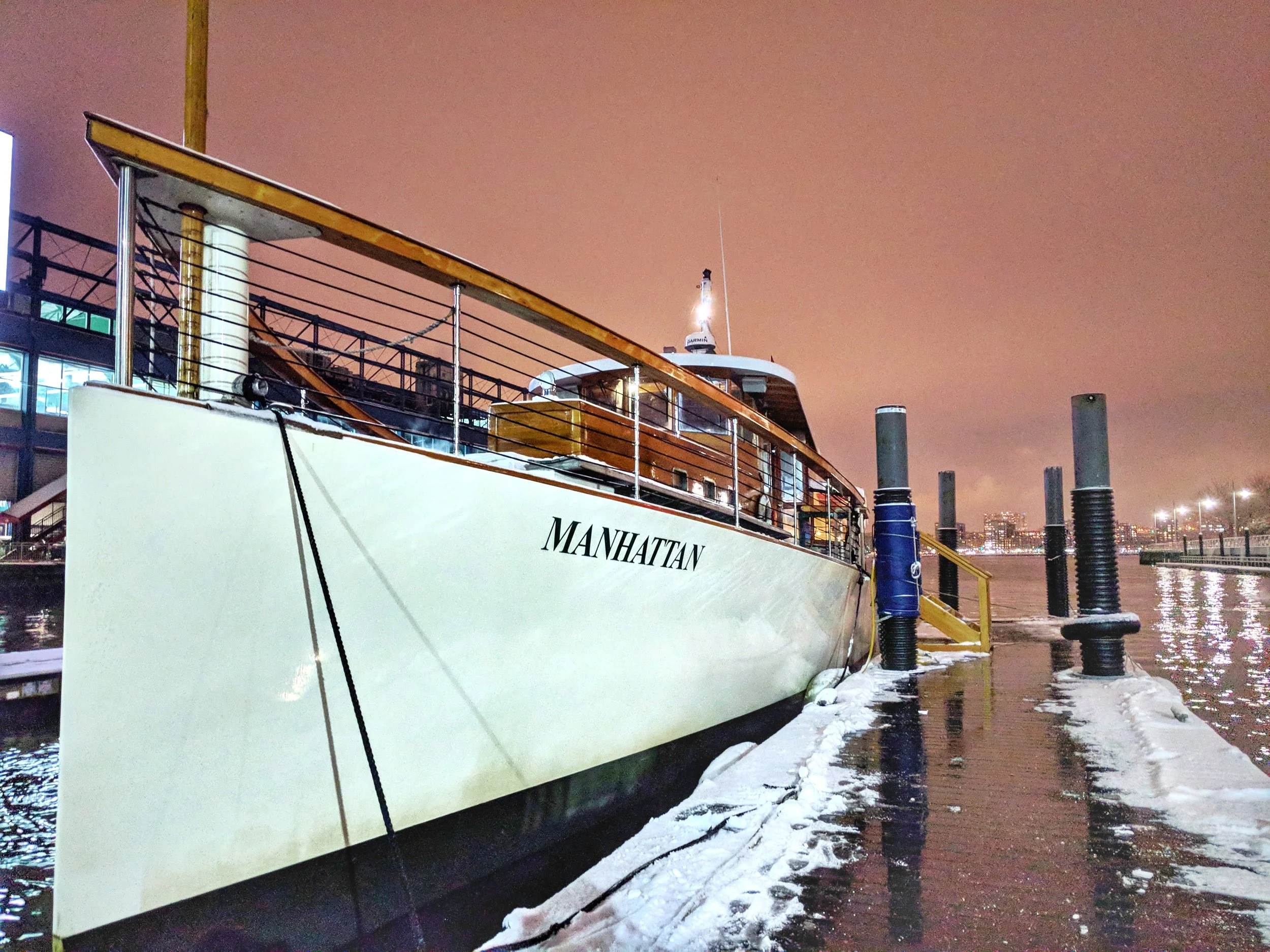 Classic-Harbor-Line-Manhattan-yacht.jpg