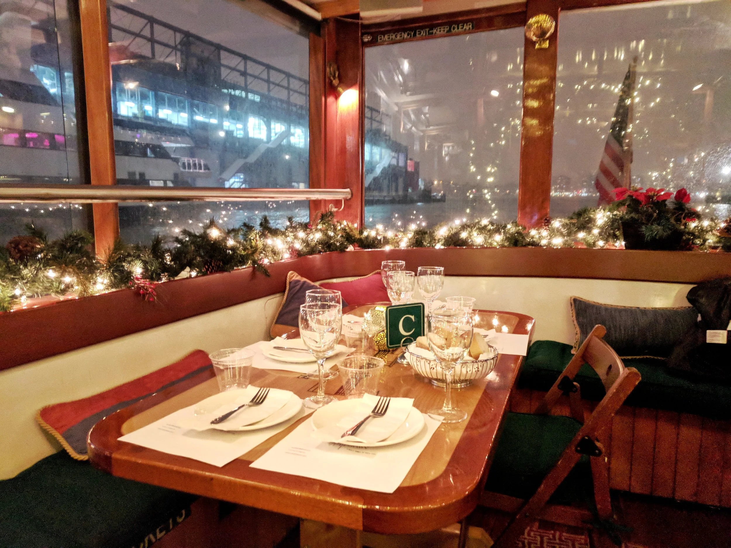 Classic-Harbor-Line-tablescape.jpg