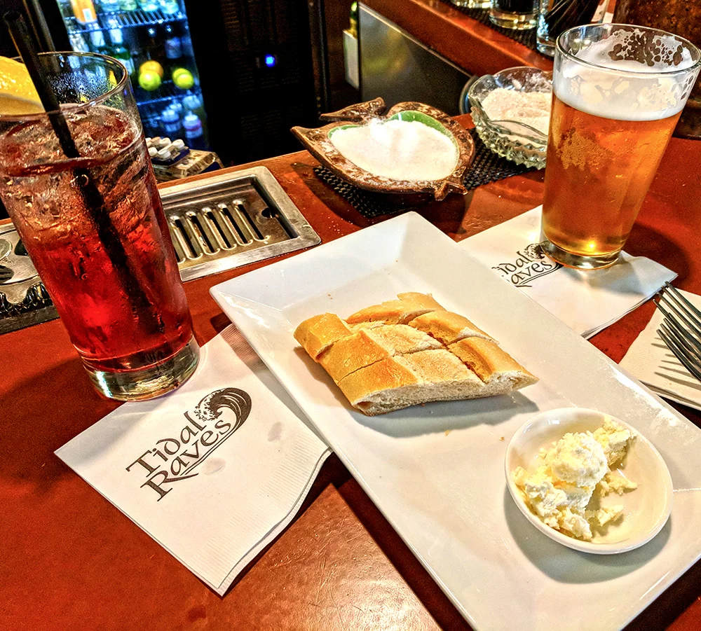 Tidal-Raves-happy-hour-drinks.jpg