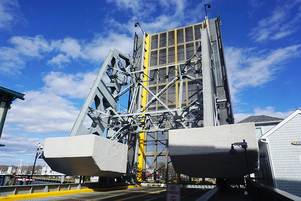 Mystic-Connecticut-drawbridge-open.jpg