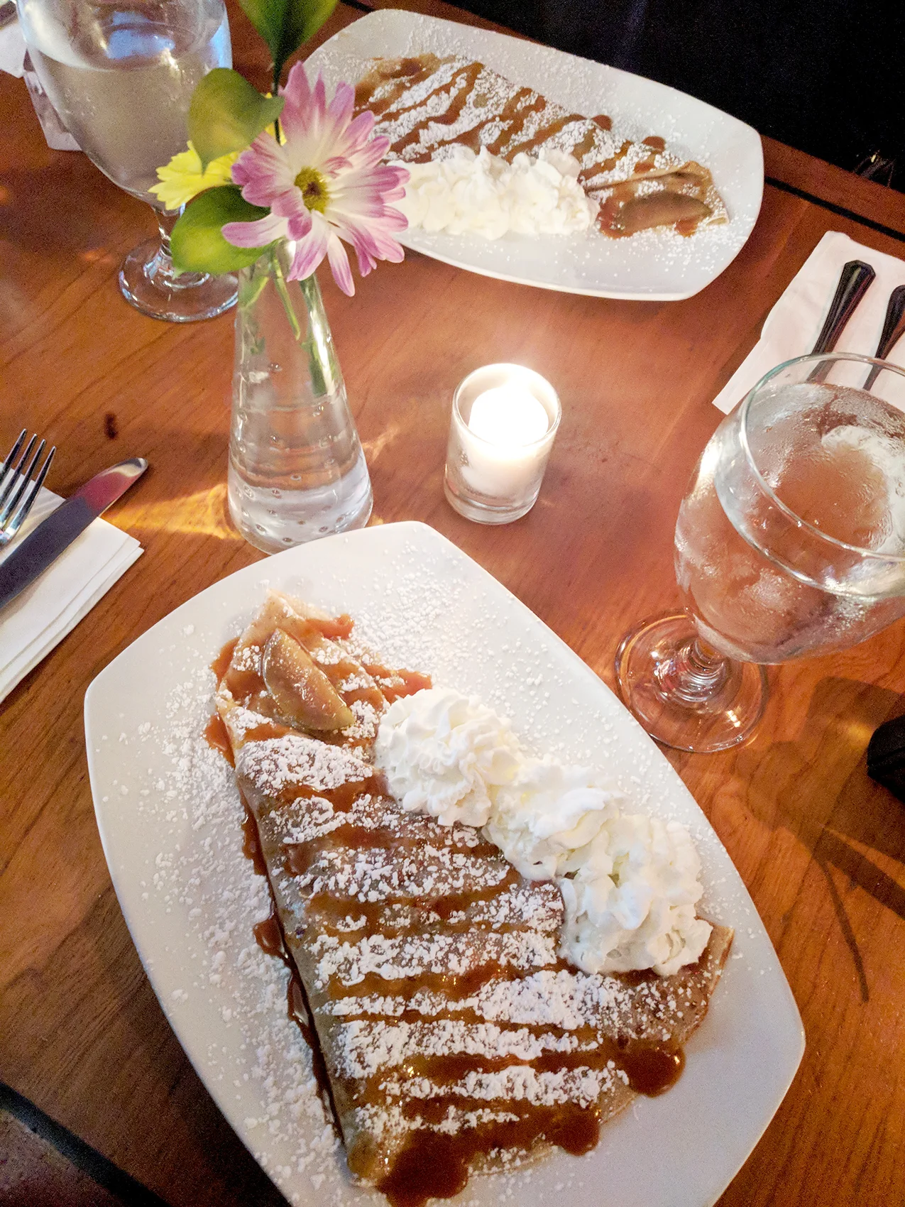Le-happy-crepe-table.jpg