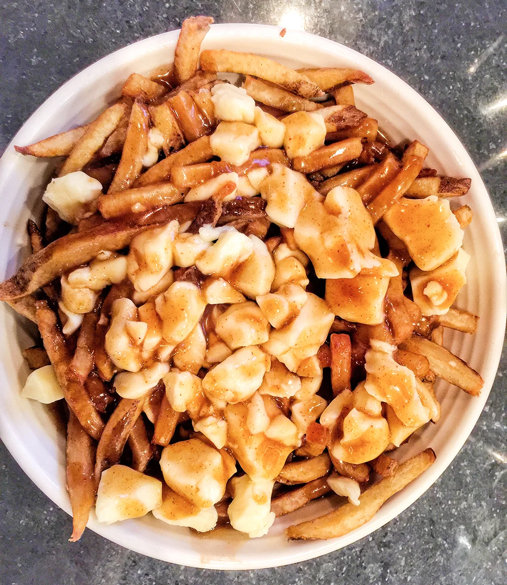 la-belle-et-la-boeuf-poutine.jpg