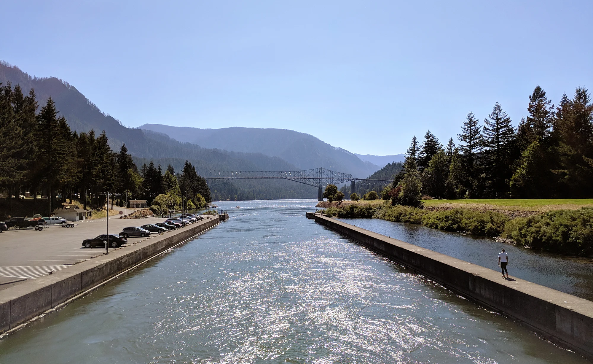 Cascade Locks river.jpg