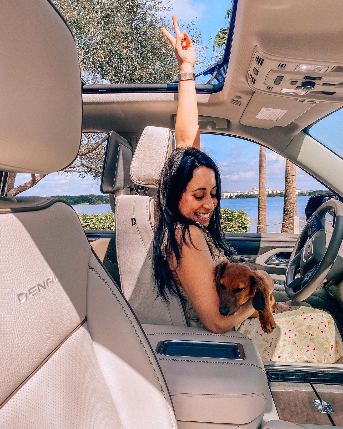 [𝗦𝗔𝗩𝗘 𝗙𝗢𝗥 𝗟𝗔𝗧𝗘𝗥]
🐶 10 TIPS FOR TRAVELING WITH YOUR PUP! 🐶

On Monday I talked about how I knew getting a dog during quarantine would change the way I travel. Now that I&rsquo;ve traveled with the little sausage boy I can give you some h