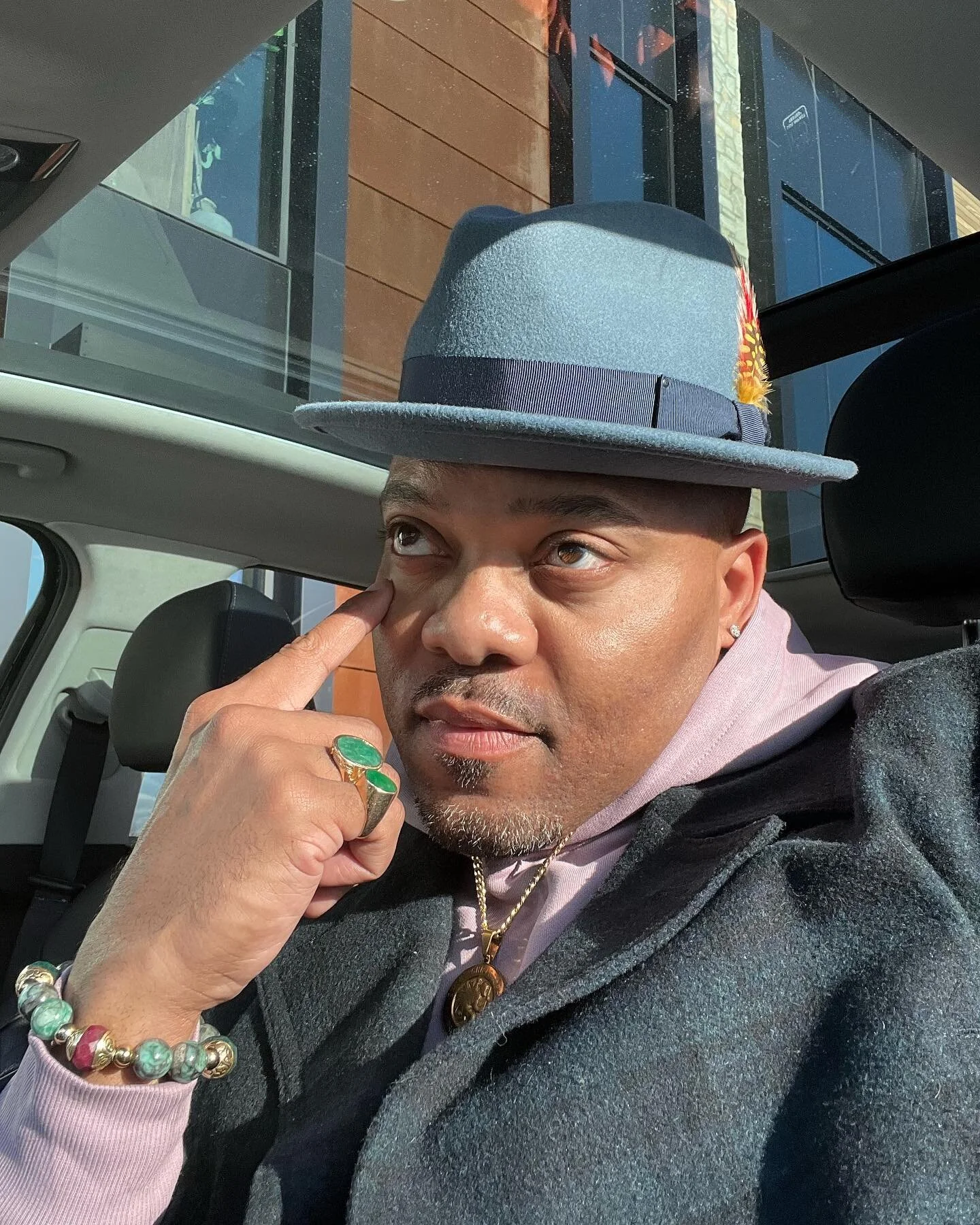 You can never dress down when your always lookin up!  Fresh N Sweats!You need a stylist!!! Let me Freshen you up! Book me at Saysofresh.com#freshnsweats #baileys  #fedora #feather #polo #oldnavy #custom #bracelets #style #stylist #styling #wardrobest