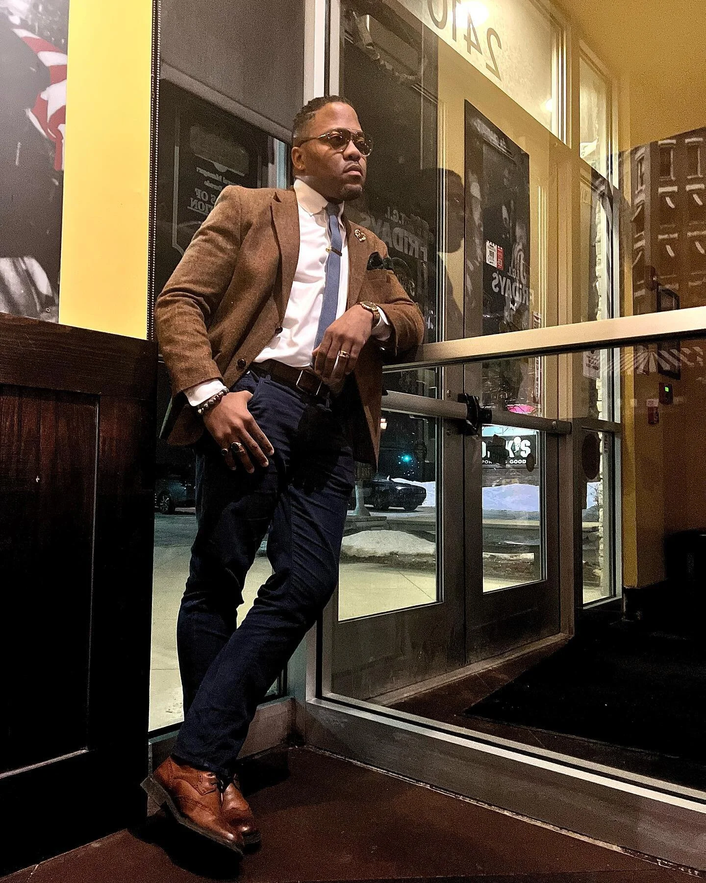 You can lean on your reflection any day of the week! Monday not Friday @tgifridays You need a stylist!!! Let me Freshen you up! Book me at www.Saysofresh.com #style #stylist #styling #wardrobestylist #clothingstylist #lifestyle #branding #freshenup #
