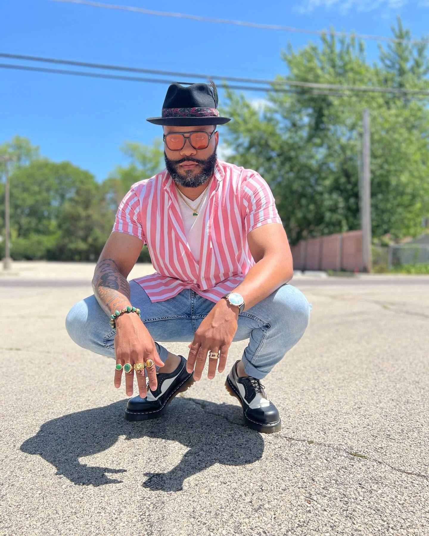 It&rsquo;s hot out but you can still be look good feel great and be better! YOU NEED STYLIST !!!
Let me Freshen you up @ Saysofresh.com #style #stylist #styling #wardrobestylist #clothingstylist #lifestyle #branding #freshenup #saysofresh #details #w