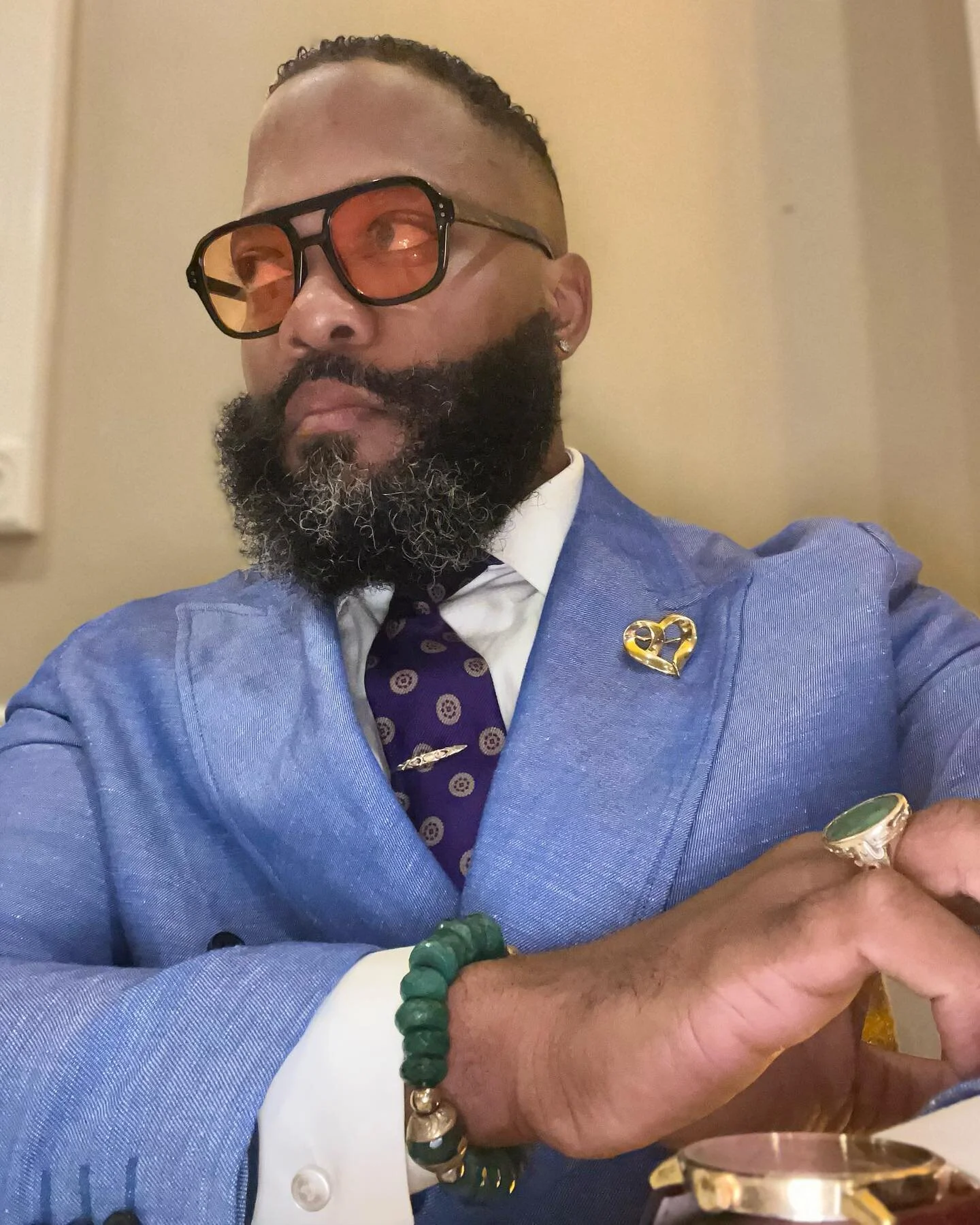 Be intentionally off Guard but on point! 🤔Actually this Fake off guard is on point 😂 Saysofresh is always Fresh, YOU need a stylist! #suited #emerald #stylist #host #mc #influencer  #bearded #beards #beardgang #beardlove #style #menstyle #dapper #m