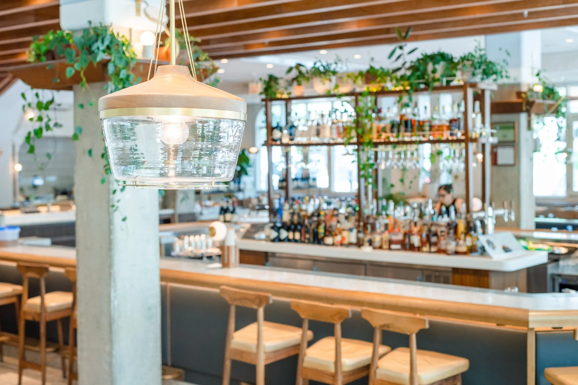 hours & location river north — avec