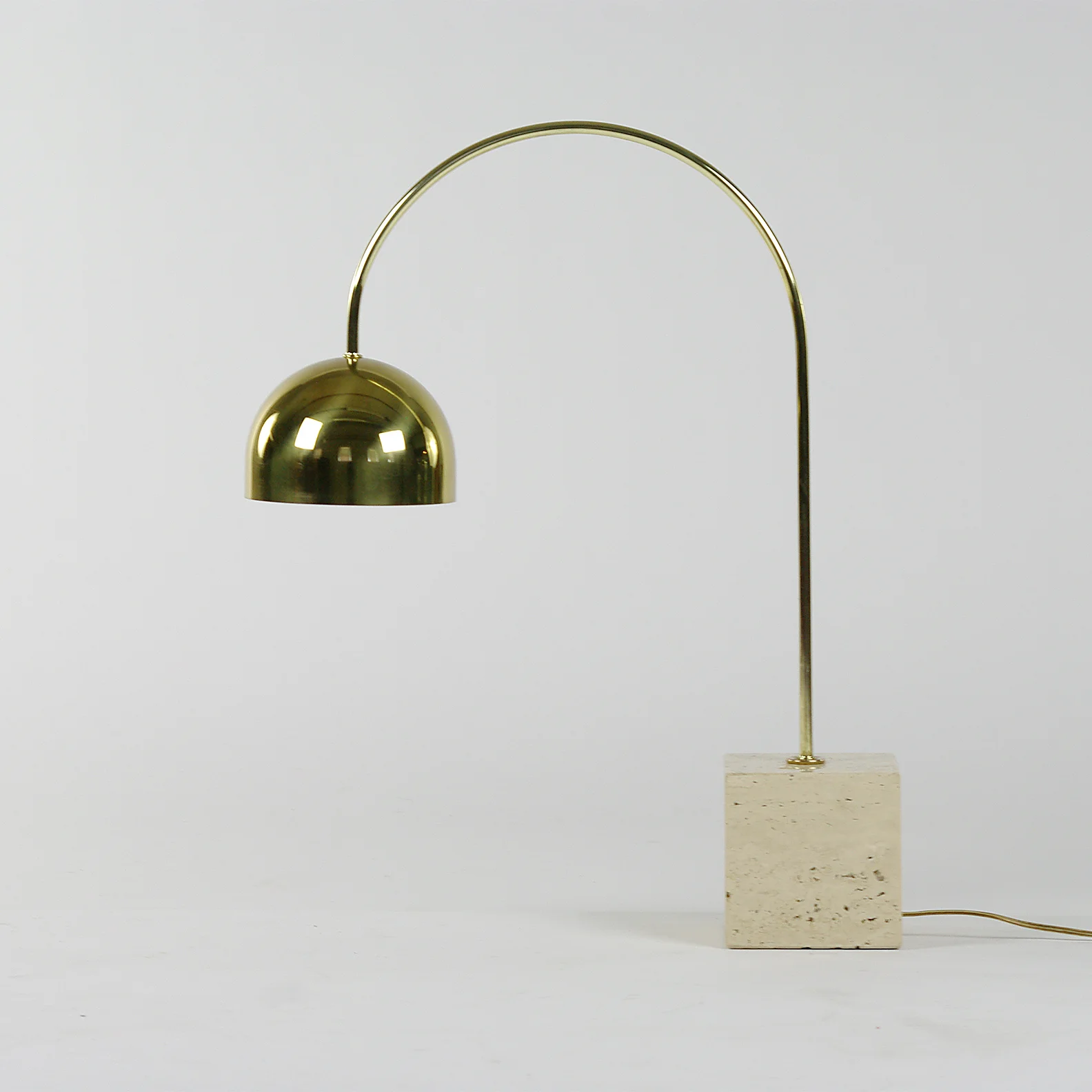 Guzzini-lamp-1.jpg