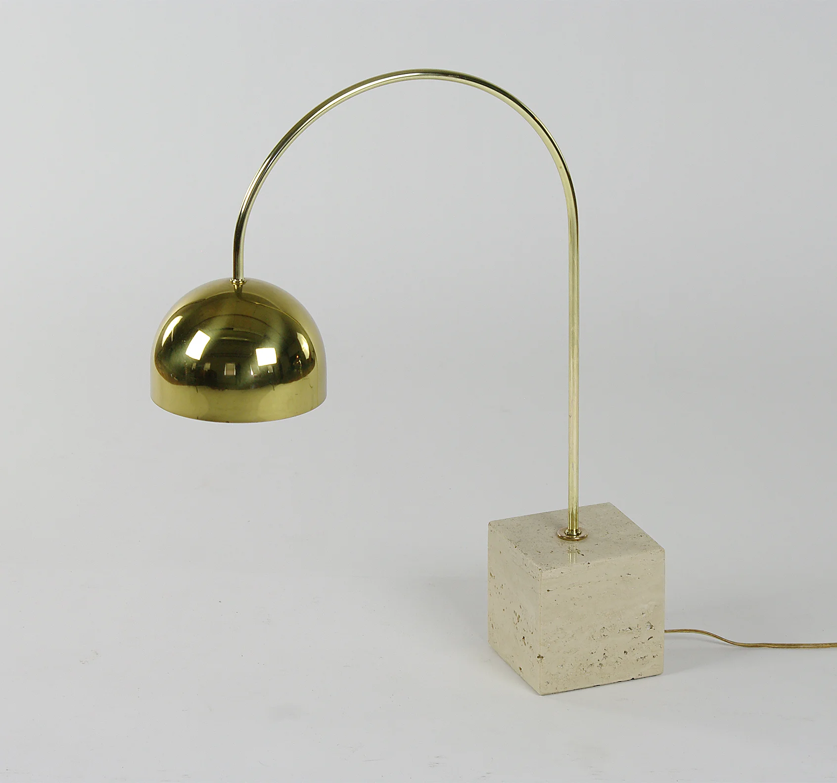 Guzzini-lamp-3.jpg