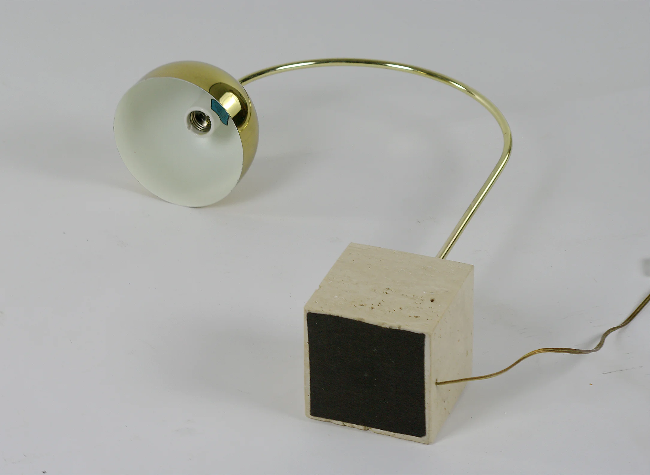 Guzzini-lamp-8.jpg