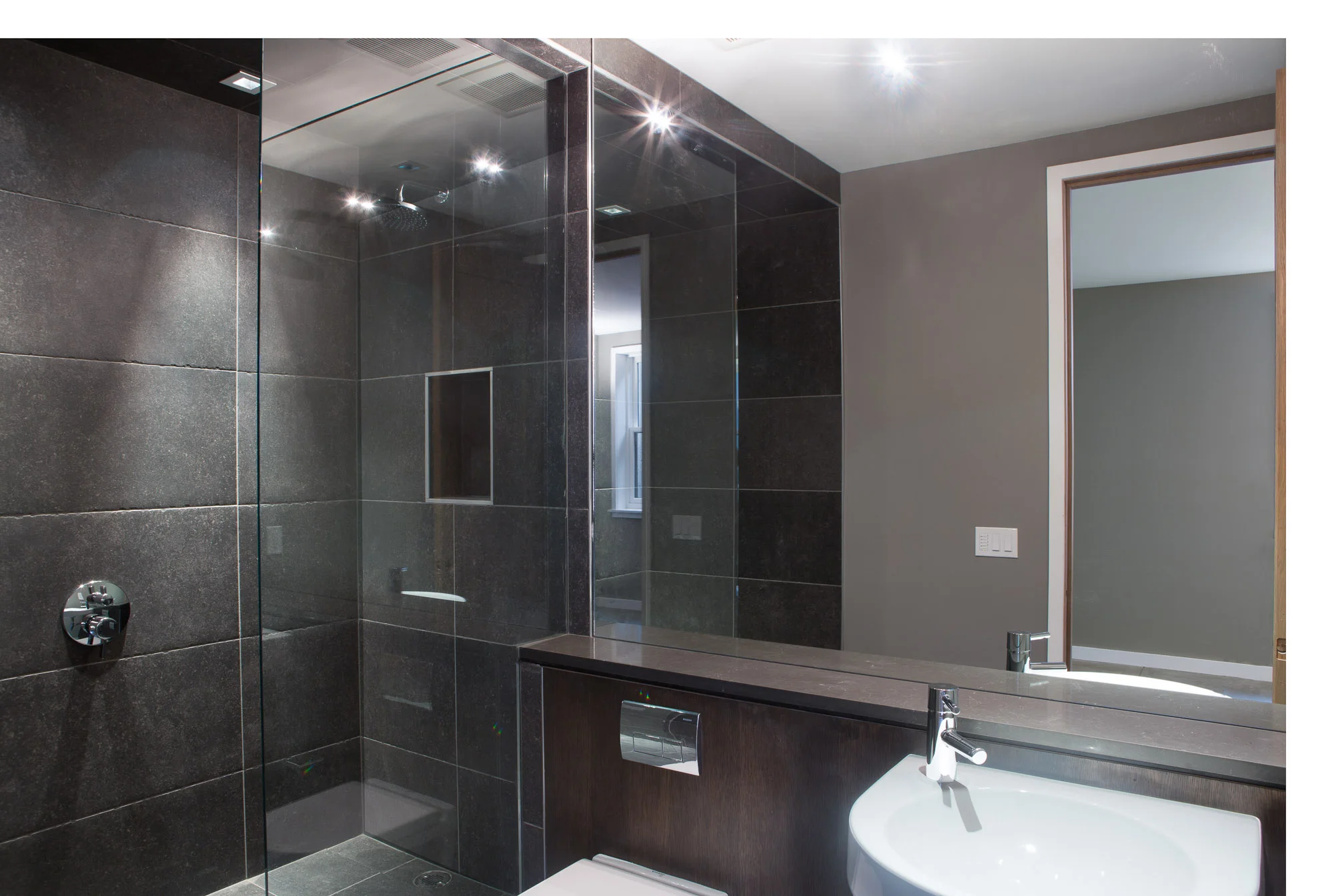Willow Street Residence - Guest Bath 2