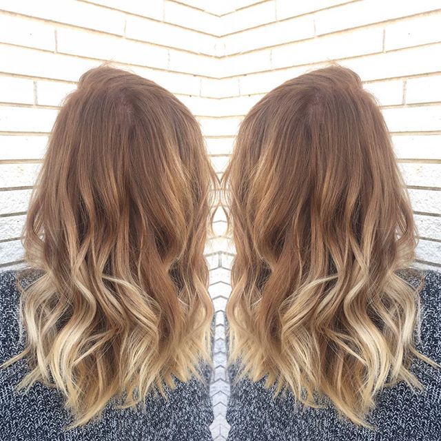 We've been slacking on hair updates, but we've been busy little elves this holiday season! 
Color and cut by @cheyennec007 
#balayage #behindthechair #warmtones #salonlife #holidayhair #blondehair #springhilltn