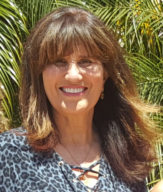 Dran Photo with Palms.png