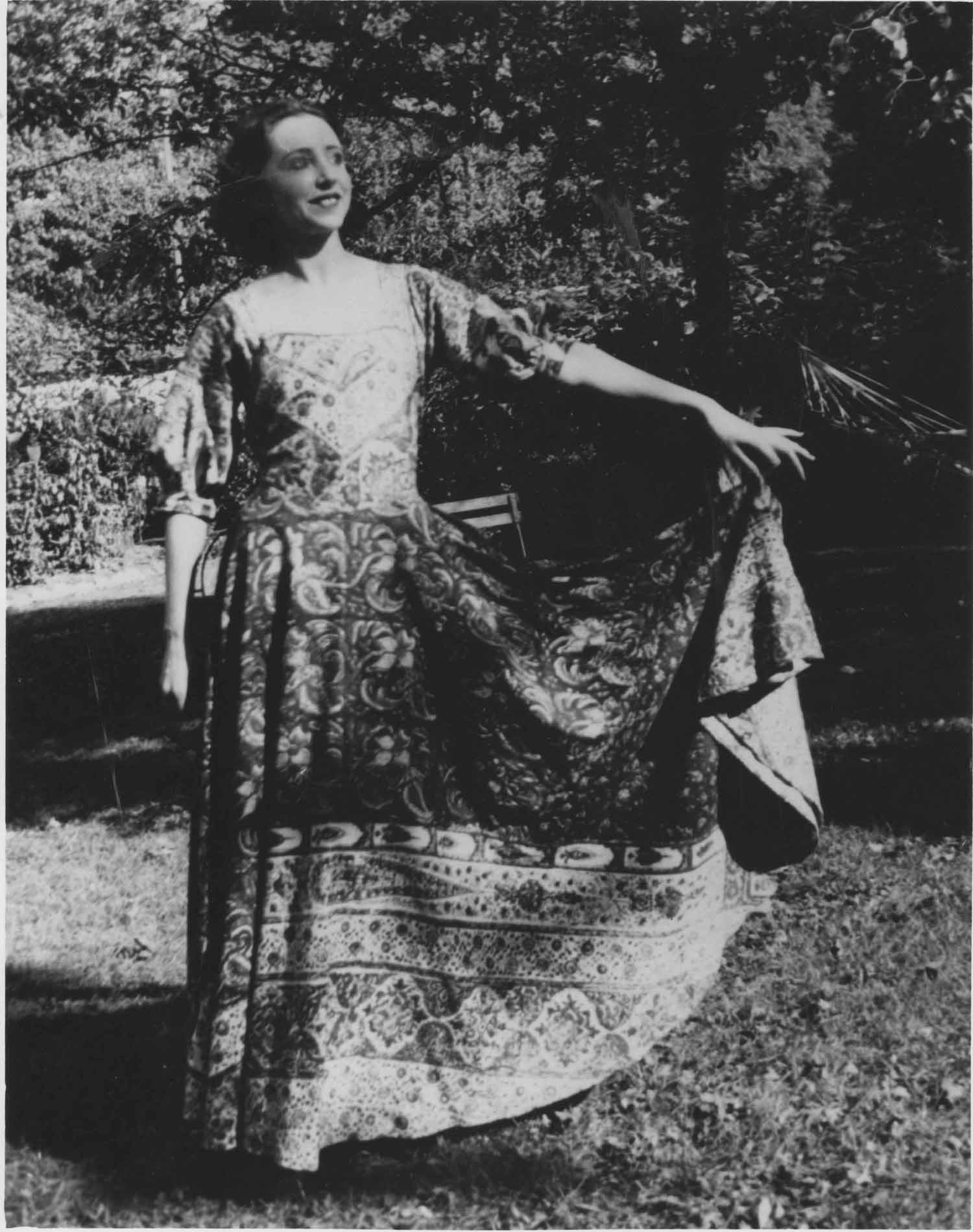 Anais Louv garden skirt 1933.jpg