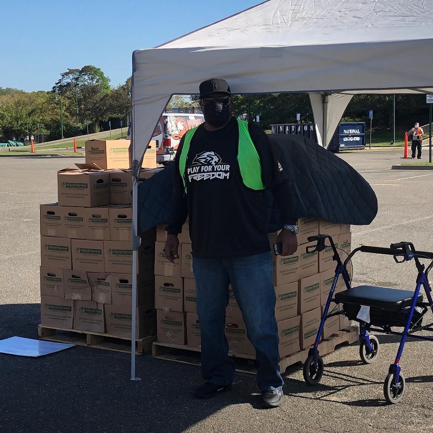 Thank you to @gbb68foundation for repping PFYF at the Island Harvest food distribution event sponsored by @smgrofoundation for Veterans and surrounding communities! Thanks for all you do!