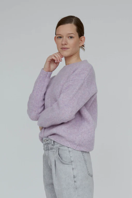 basic-apparel-knitted-sweater-und-graue-denim.png