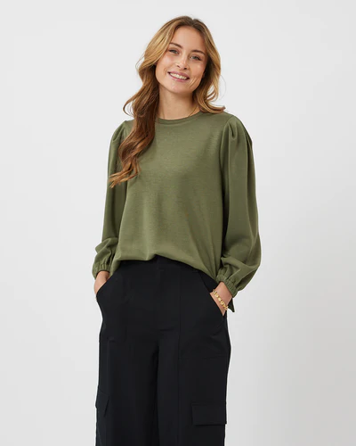 moves-green-knit-sweater-und-black-cargo-pant.png