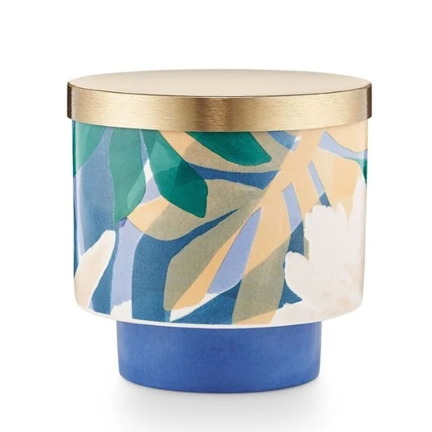 It isn't too late to stop in [tomorrow] and purchase one of our Citrus Crush candles or diffusers for a sweet gift. Highest quality oils. Hand-poured candles. 100% natural oils. 🐰 Easter time- great for a basket!
&bull;
&bull;
&bull;
#plainjanedesigns 
#easterbasket 
#candles 
#illume 
#gobelovely
#gifts
#citrus