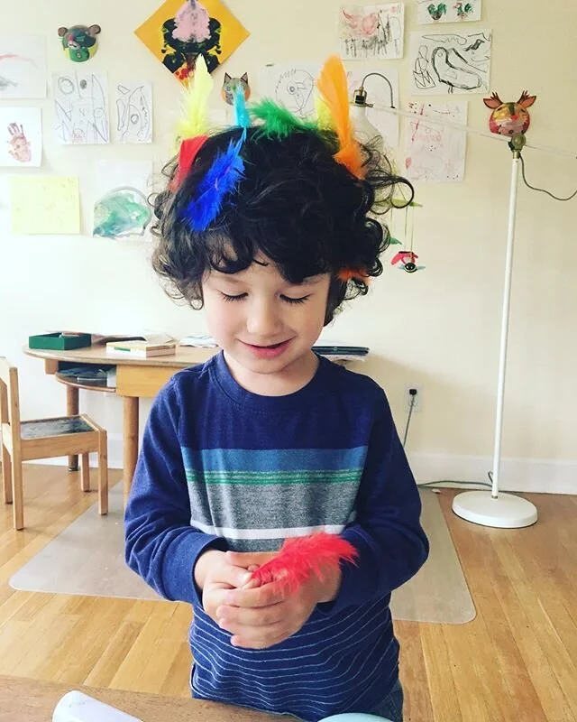 🌈 +🌞 rainbows and suncatchers. #creativekids #kidsmakeart #playschool #papermoonplayschool #artbox #papermoonplayschoolartbox #rainbow #suncatcher #playbasedlearning #learning #learningthroughplay #pdxchildcare