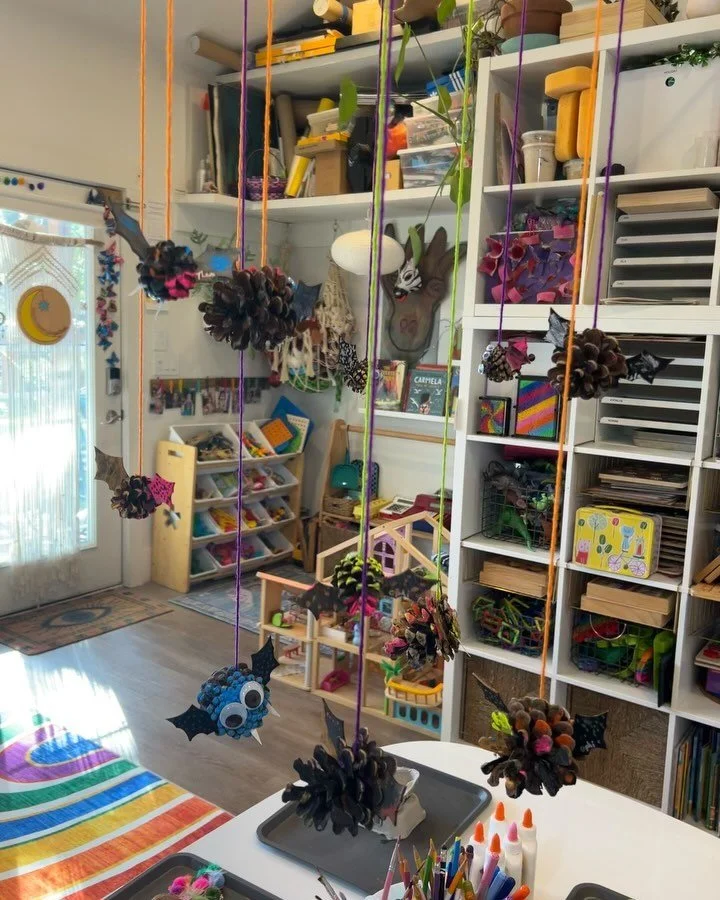 Bats bats bats 🦇 #kidsmakeart  #pineconebats #pinecones #halloweencrafts #finemotorskills 
#processartforkids #playschool  #playbasedlearning #papermoonplayschool #learningthroughplay #openendedplay #letthemplay #invitationtoplay #playtolearn 
#pdxp