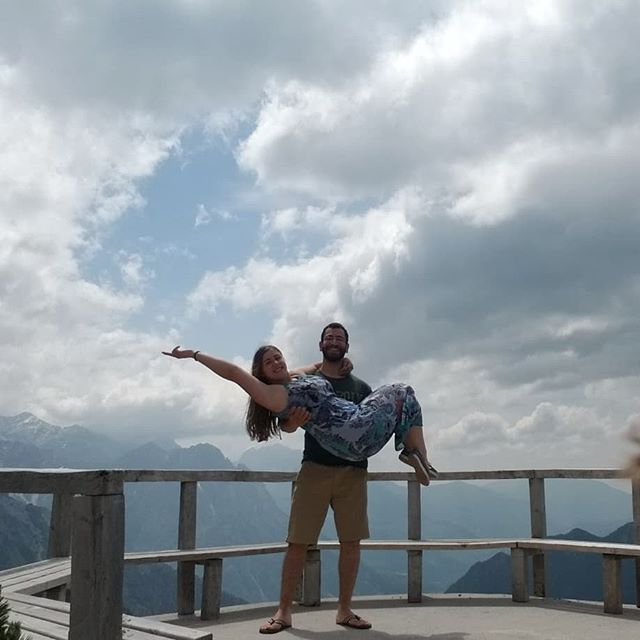 Throwback to the mountain top in Albania 🇦🇱 with babes + watching the breathtaking sunset.