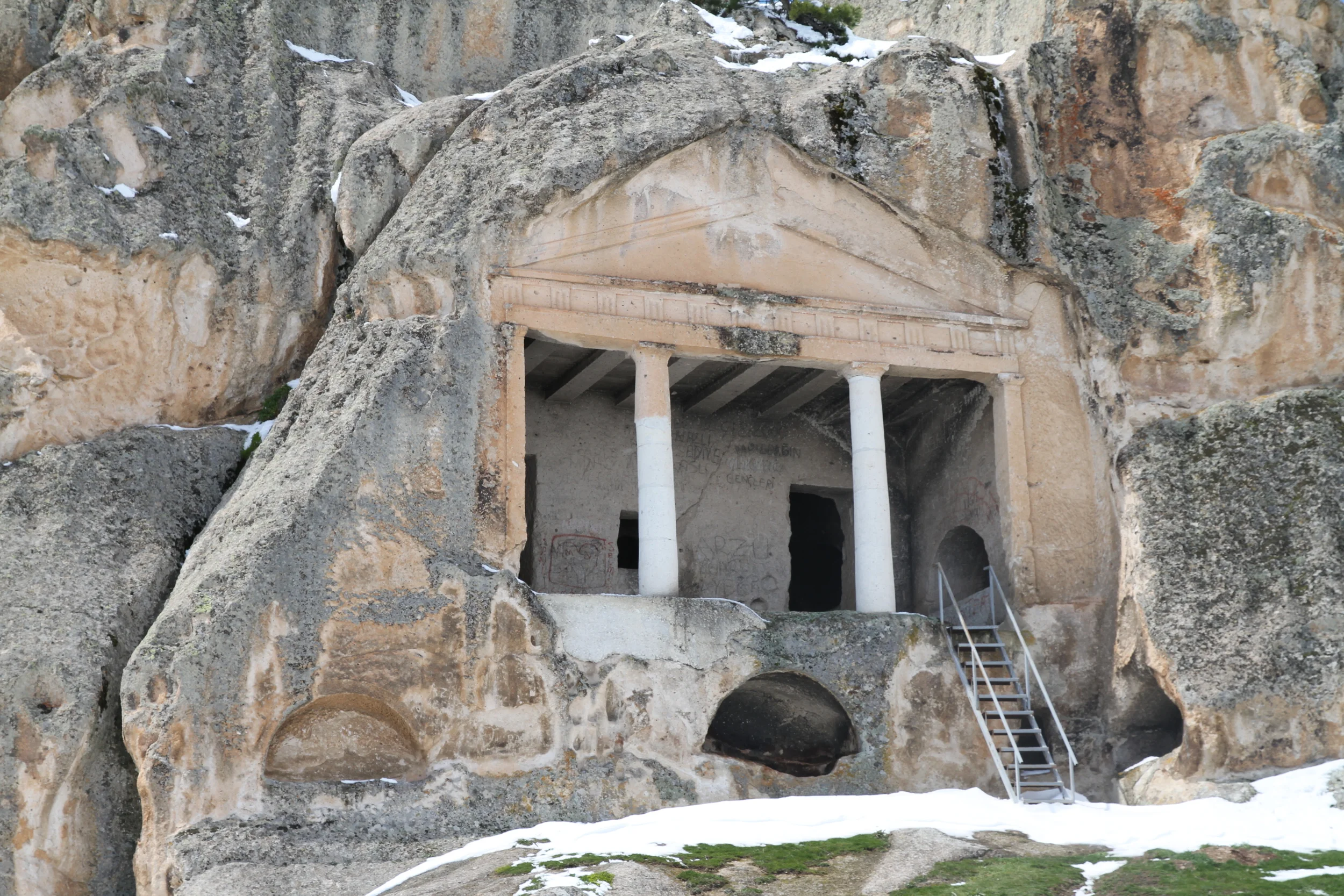 Turkey Day 6 - Bronze age cave homes, King Midas City and lots of snow