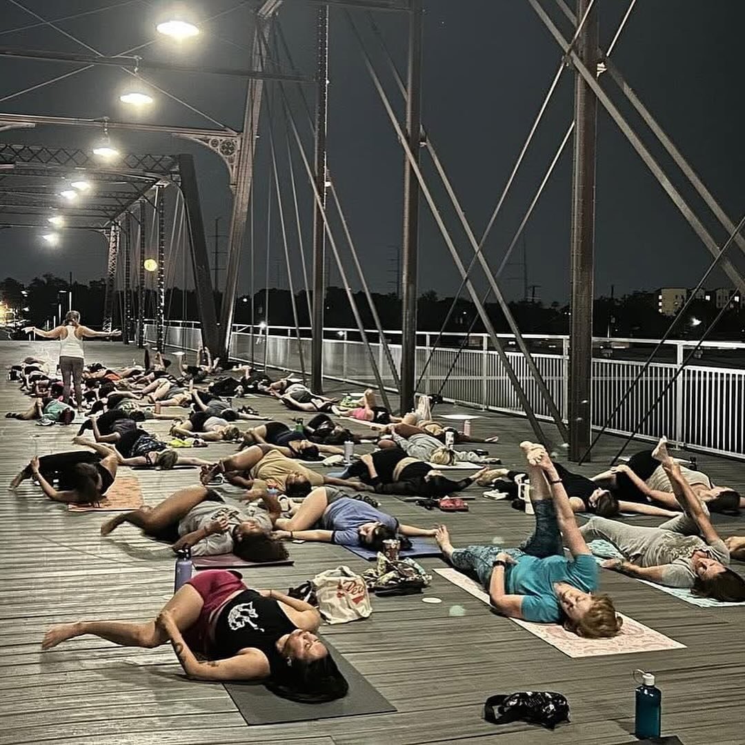 ✨🌕 Full Moon F L O W on @haysstbridge &amp; more, c(om)ing up this week!🌕✨

👀 Here&rsquo;s a look at where to find us:

Monday 4/7 6p 📍@sanpedrocreek 
w/ @kaitwalkerr 🧘✨

Tuesday 4/8 @ 6:30p 📍 @legacy.park 
w/ @kaitwalkerr 🧘✨

Wednesday 4/9 @ 
