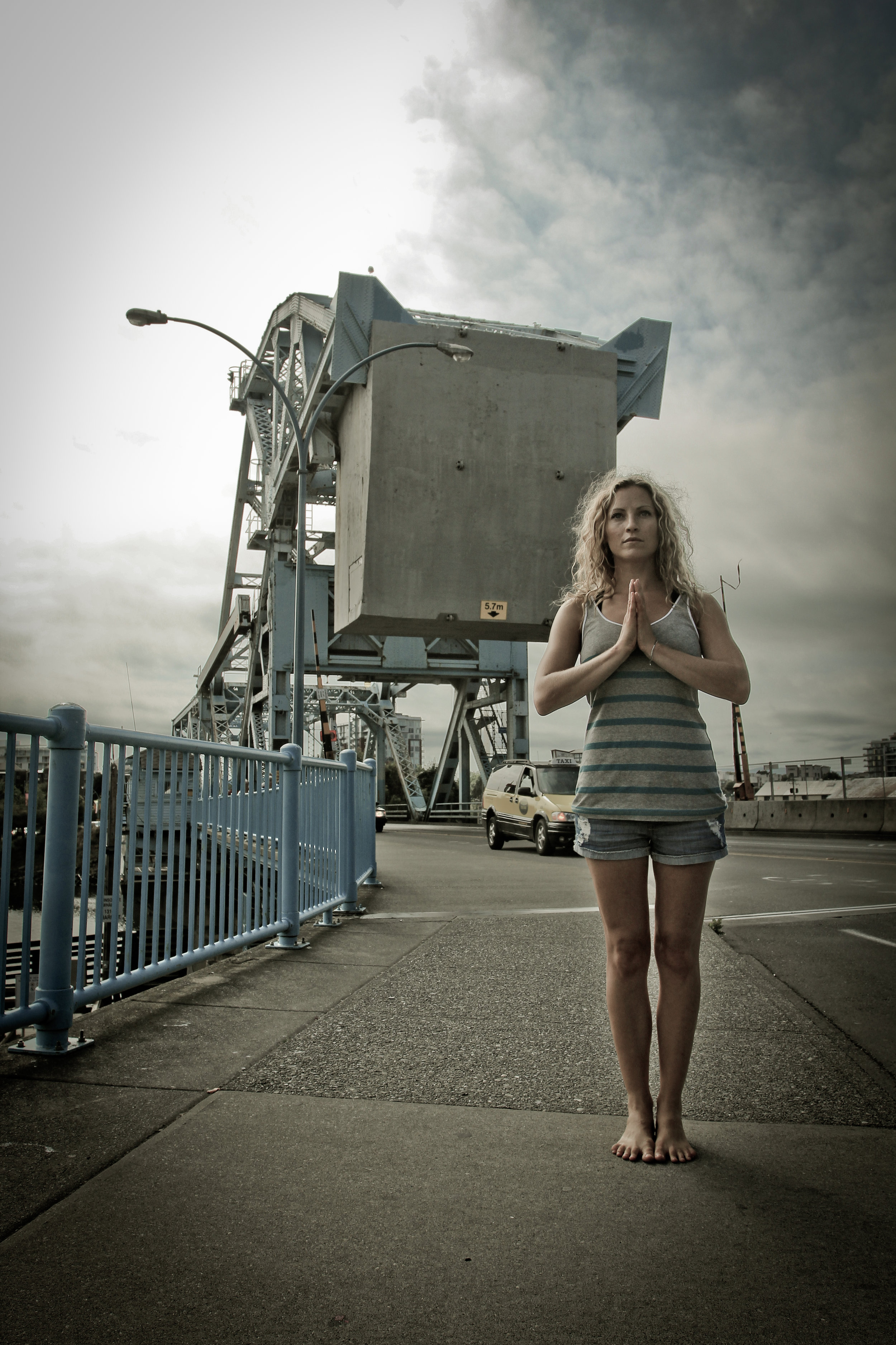 standingprayerbluebridge1.jpg