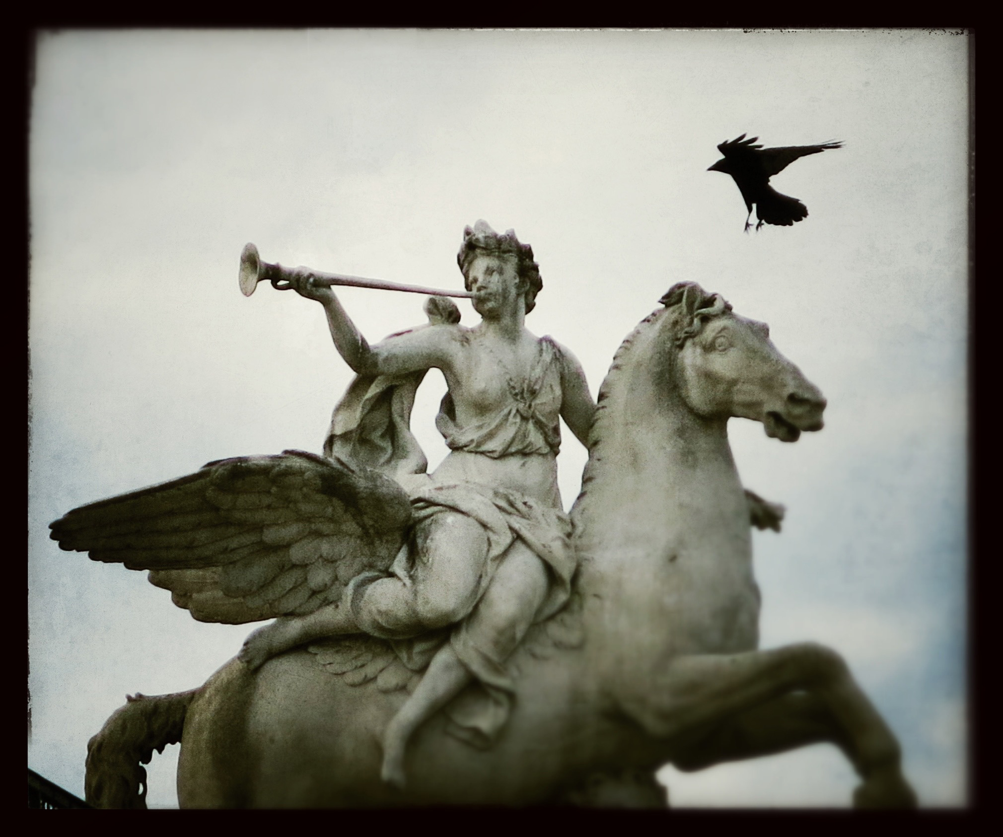 Parisien Statue