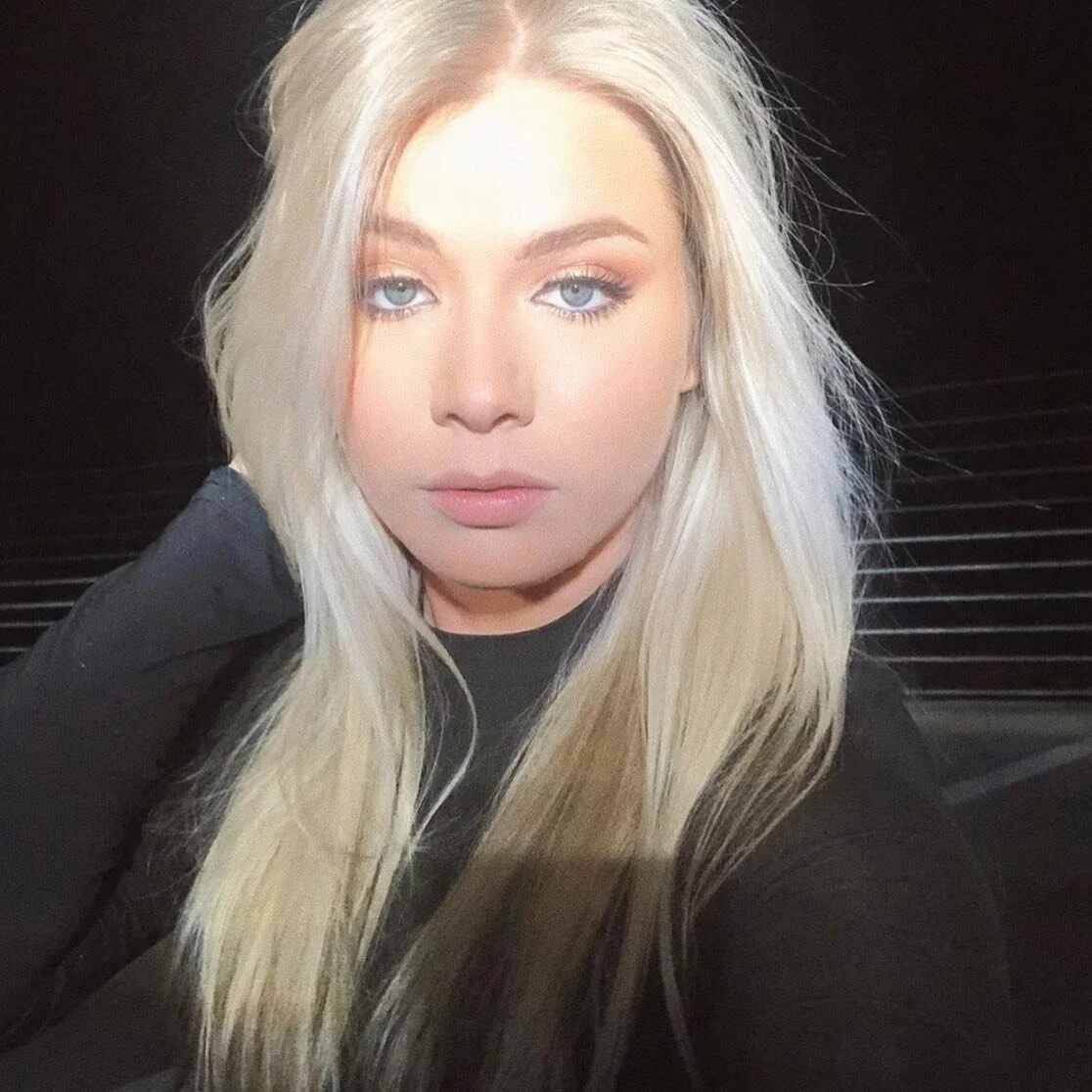 b o m b s h e l l &mdash; Straight hair is back. But make it b i g
+
+ 
#kaylafaulkner #atlhairstylist #kennesawblondespecialist #mariettablondespecialist #woodstockblondespecialist #blondespecialist @lorealpro @behindthechair_com @igkhair