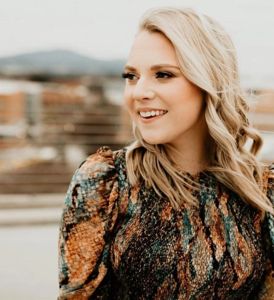 Mood knowing 2020 ends in a few hours 
+
+
Love a good classic highlight. Lightened with @lorealpro tones with @redken shades 9n &bull; 9v dot 9p
+
+
#kaylafaulkner #atlantablondespecialist #woodstockblondespecialist  #mariettablondespecialist #lorea