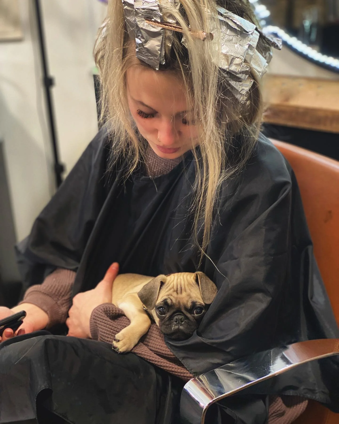 Now offering complimentary puppy snugs with every service 
+
+
#kaylafaulkner #pugsofinstagram #rebamcentire #btcquickie #behindthechair #behindthescenes #behindthechairstylist #saloncentricwoodstock #