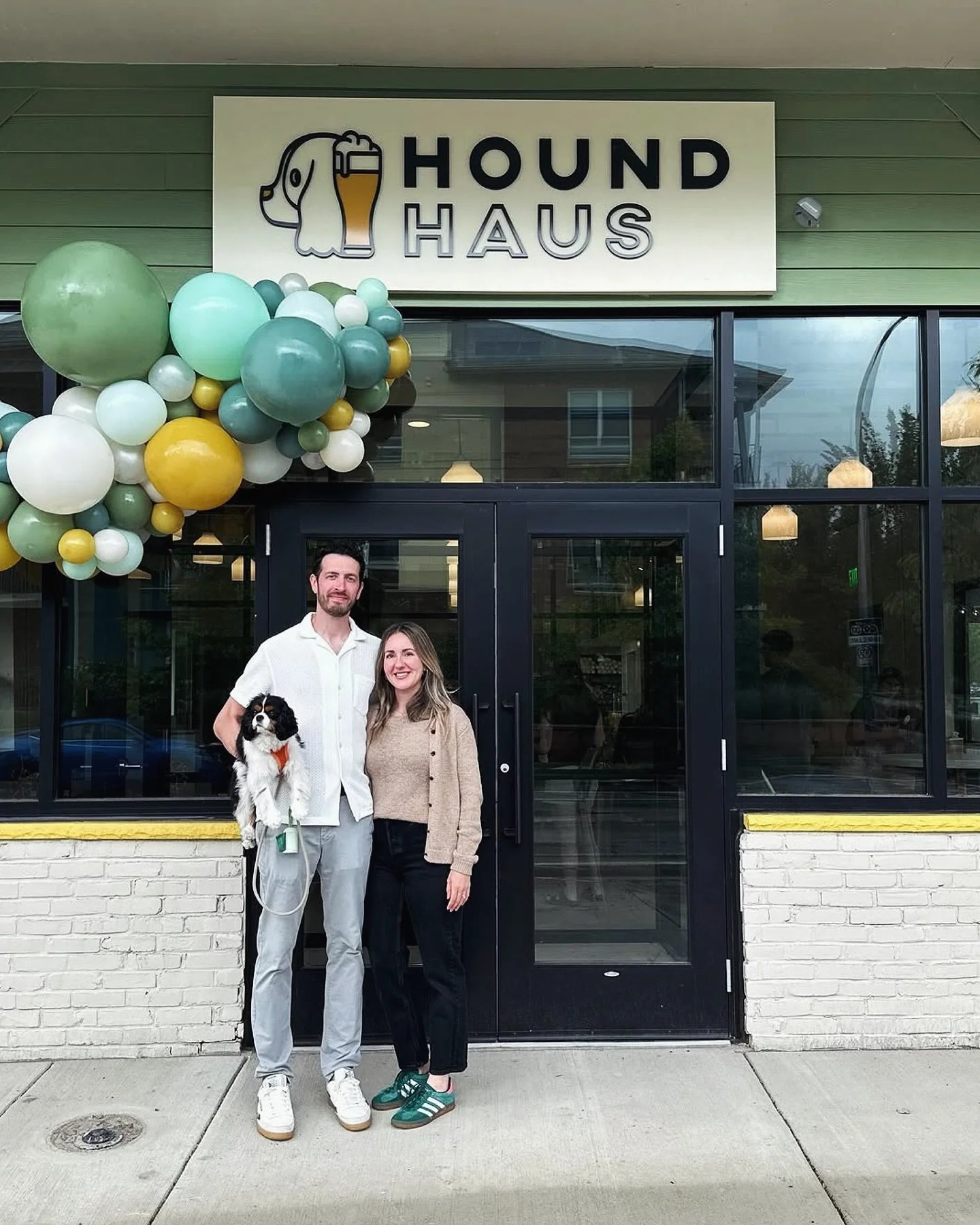 Meet @houndhauspgh, a new dog park caf&eacute; and bar for Pittsburgh's dogs and their humans. 🐕 

I worked with founders Tom and Danielle (my childhood next-door neighbour!) to create a friendly, illustrative brand for their new venture, inspired b