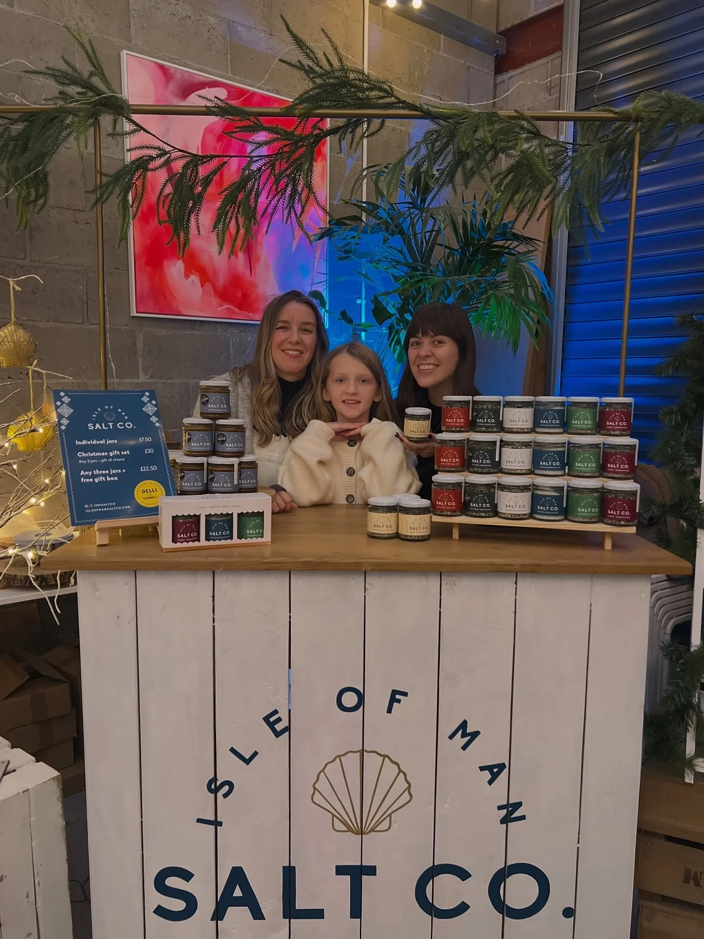 One of my favourite parts of the @christmashyggeim market this weekend was being stationed next to one of my favourite clients, @iomsaltco. I&rsquo;ve worked with founder Helen since 2021 on developing her brand and packaging designs, and every year 